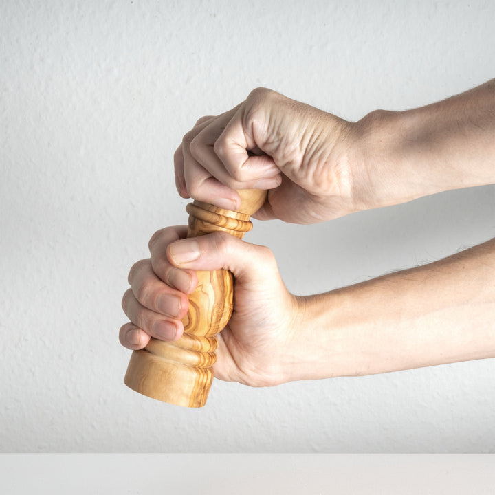 Kézműves olajfa fűszerőrlő – hagyományos