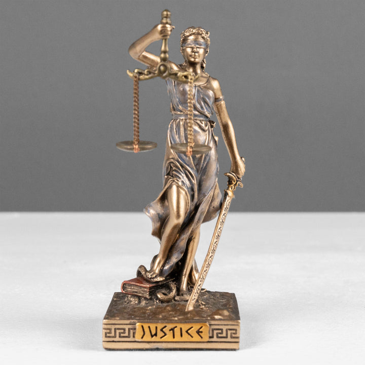 Justitia Istennő Szobra (Kis szobor)