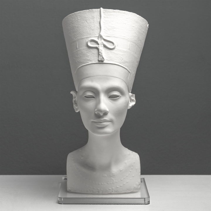 Nefertiti mellszobor – Fehér (Berlin Egyiptomi Múzeum)