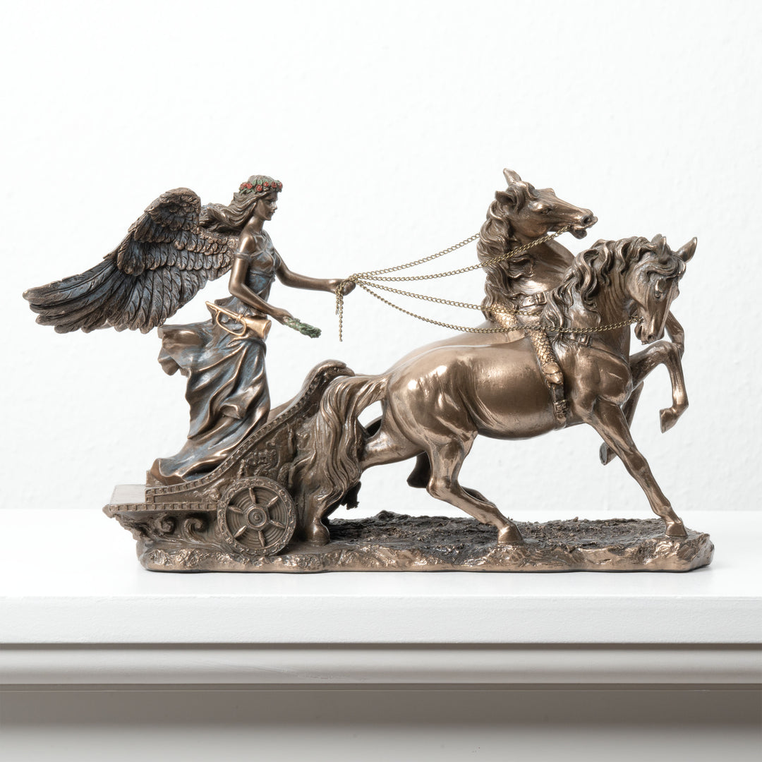 Niké Szobor Diadalszekéren (A győzelem istennője – Hidegen öntött bronz szobor)