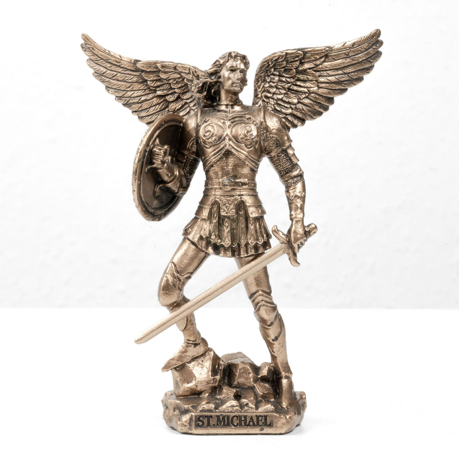 Szent Mihály arkangyal figura – A mennyek védelmezője (kis hidegen öntött bronzszobor)