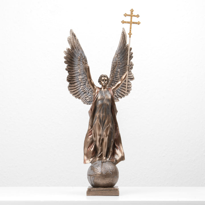 Szent Gábriel arkangyal szobra pátriárkakereszttel (Hidegen öntött bronz szobor)
