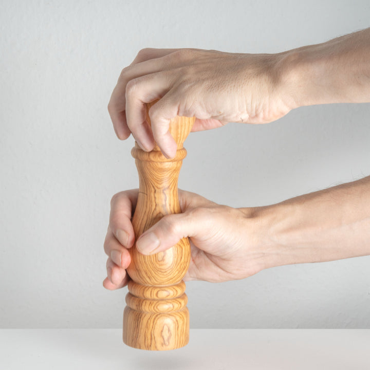 Kézműves olajfa fűszerőrlő – hagyományos