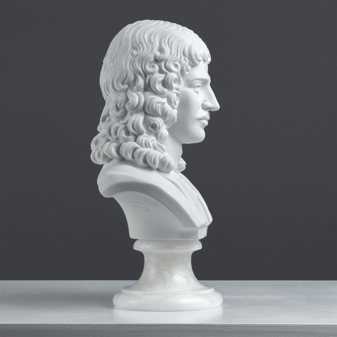Molière mellszobor — a francia komédia mestere