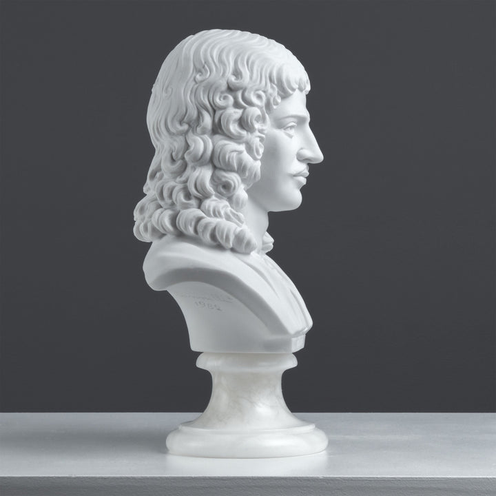 Molière mellszobor — a francia komédia mestere