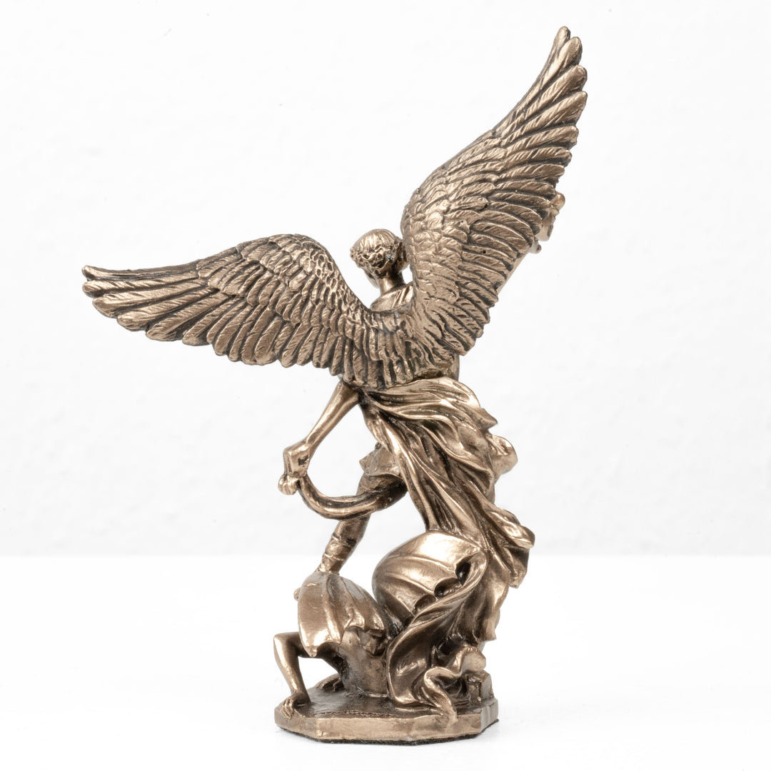 Szent Mihály arkangyal figura (kis hidegen öntött bronzszobor)