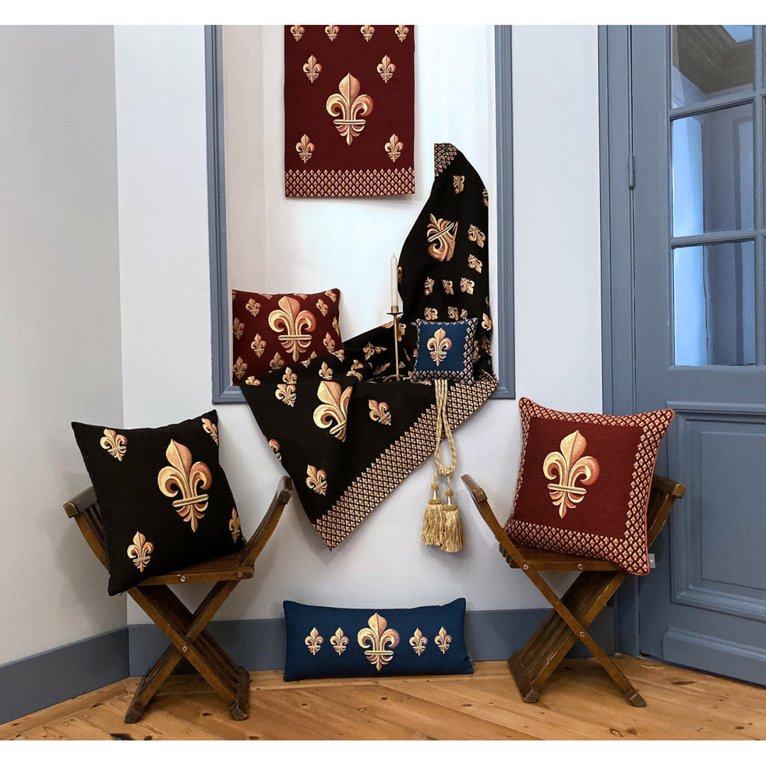 Piros párnahuzat, öt arany liliommal (fleur-de-lis) (jacquard szövés)