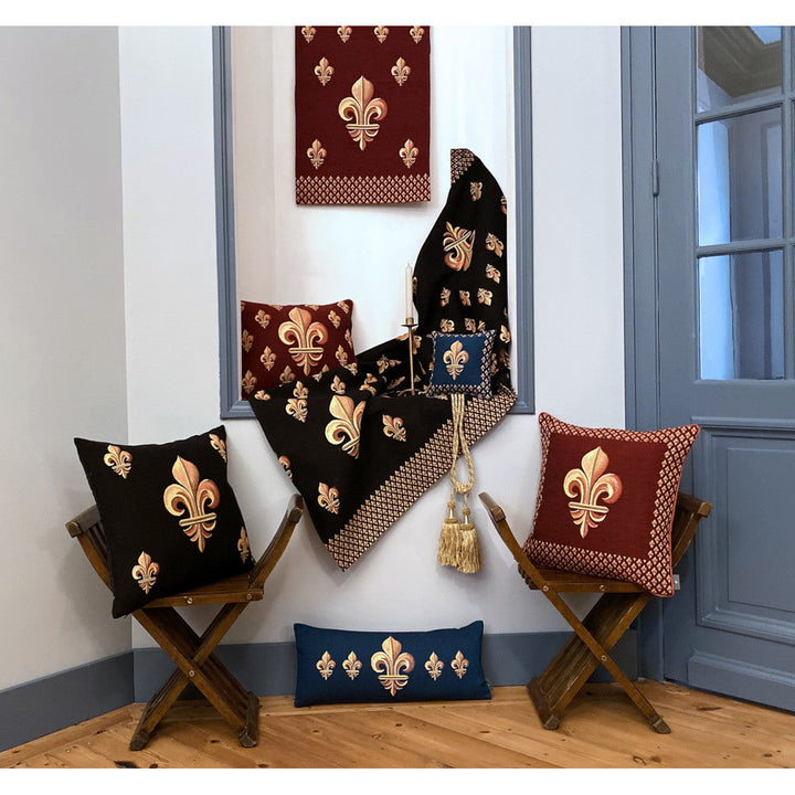 Piros párnahuzat, öt arany liliommal (fleur-de-lis) (jacquard szövés)