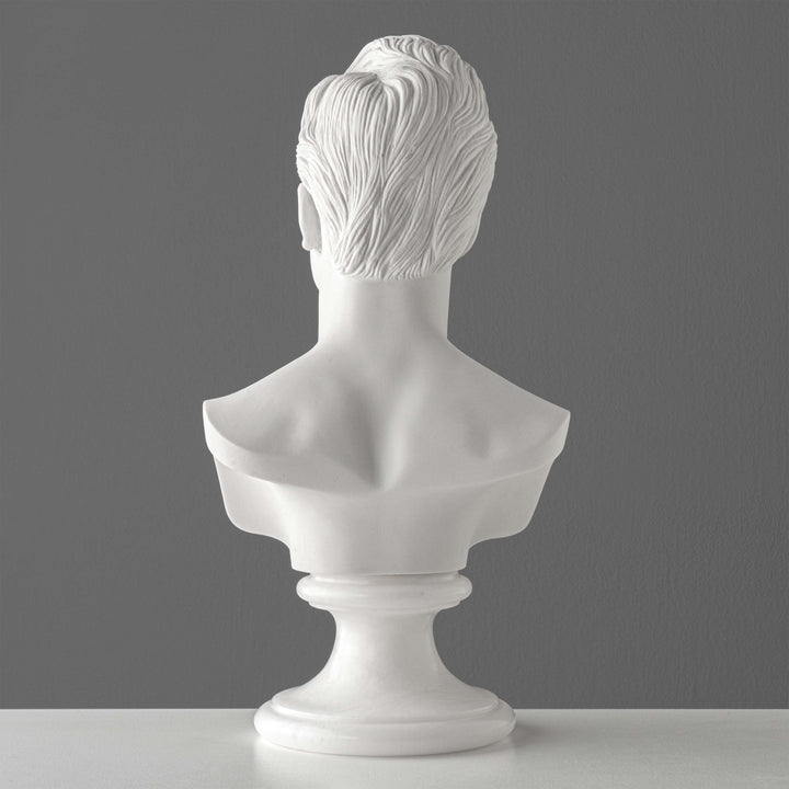 Friedrich Nietzsche mellszobor — az egzisztencializmus megújítója