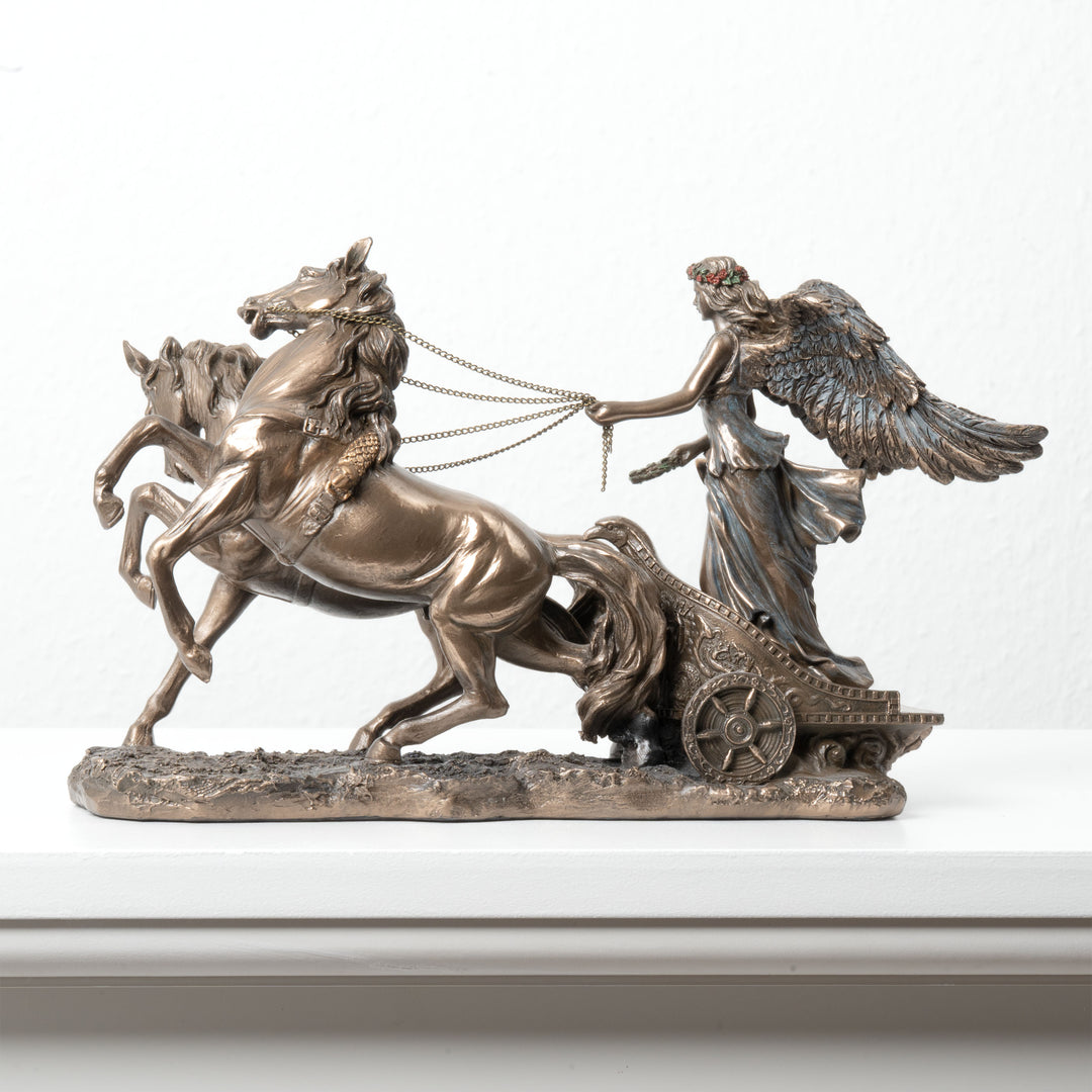 Niké Szobor Diadalszekéren (A győzelem istennője – Hidegen öntött bronz szobor)