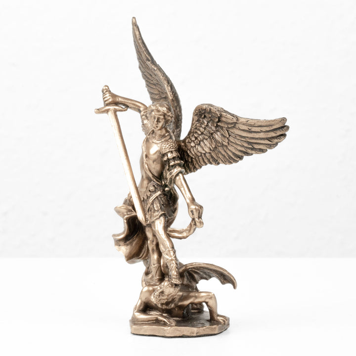Szent Mihály arkangyal figura (kis hidegen öntött bronzszobor)