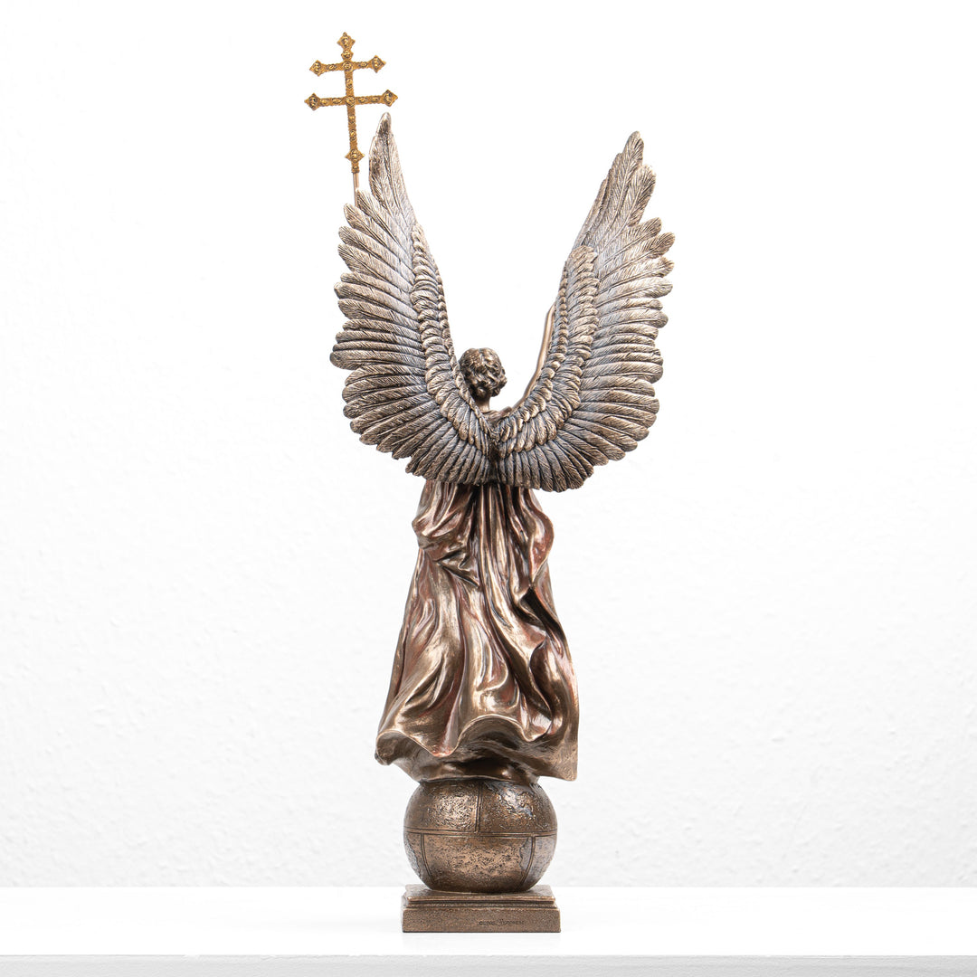 Szent Gábriel arkangyal szobra pátriárkakereszttel (Hidegen öntött bronz szobor)