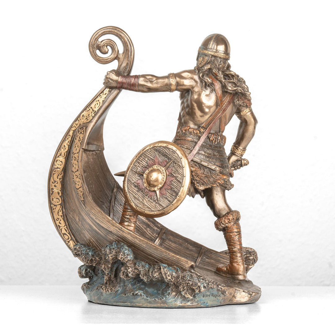 Viking harcos szobor karddal és drakkarral (Hidegen öntött bronz szobor)