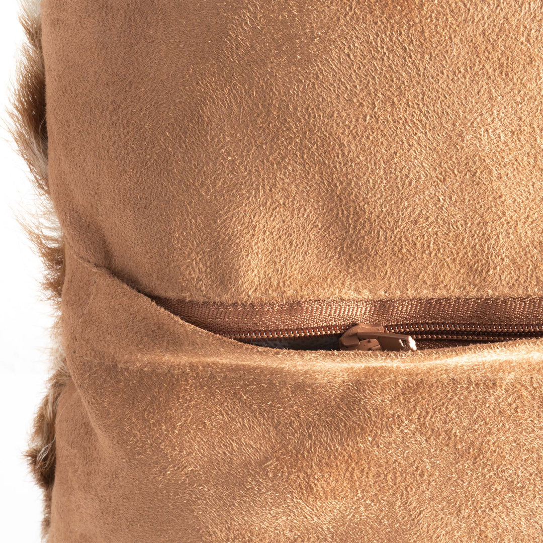 Barna Pöttyös Szarvas Szőrme Díszpárna (Capra aegagrus hircus)