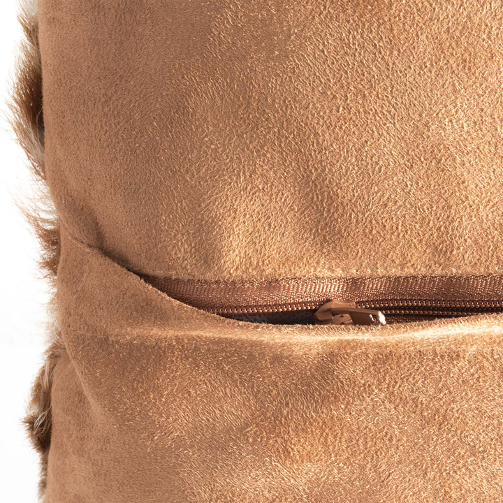 Barna Pöttyös Szarvas Szőrme Díszpárna (Capra aegagrus hircus)