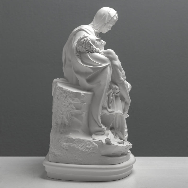 Michelangelo Pietà – Fehér szobor (Vatikáni Múzeum)