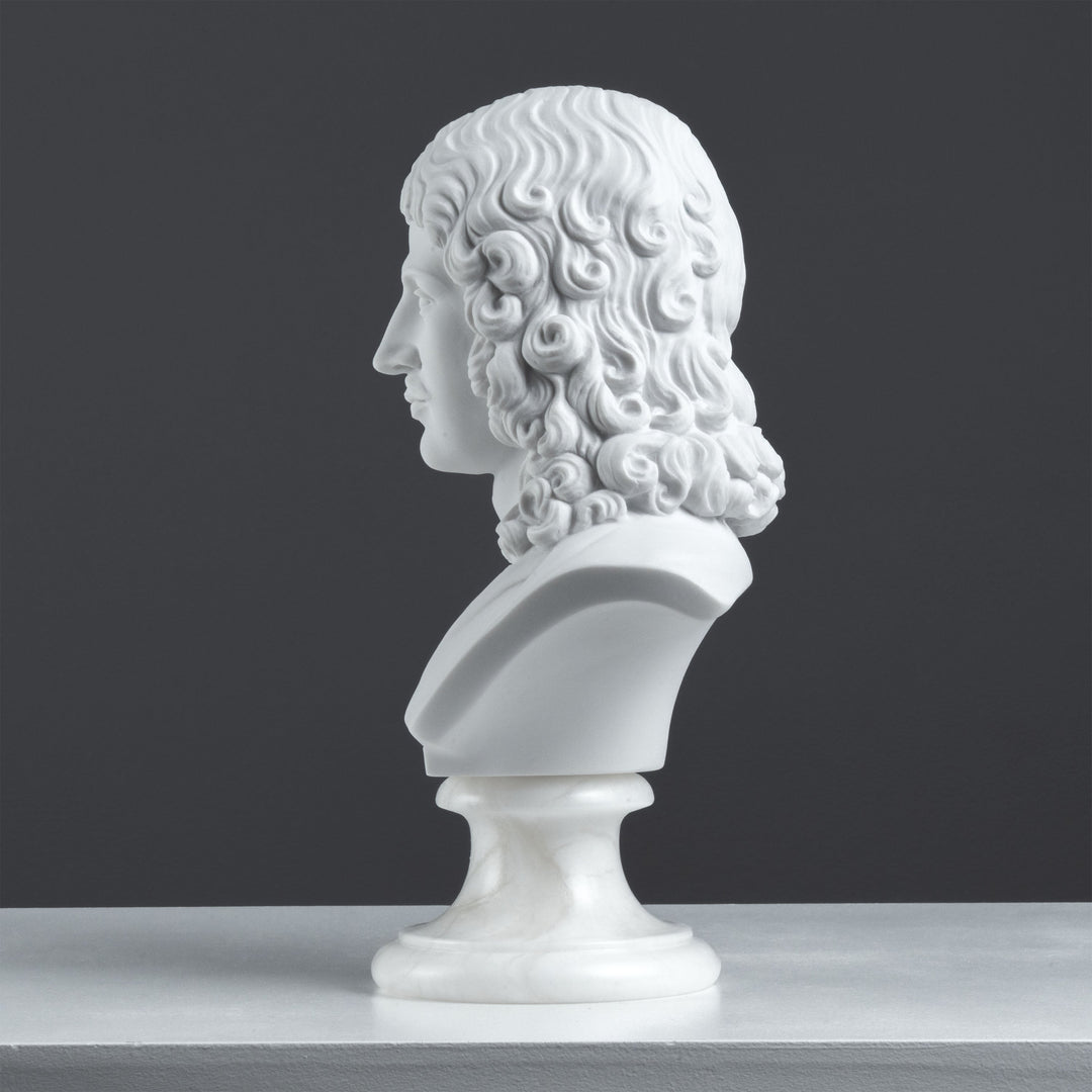 Molière mellszobor — a francia komédia mestere