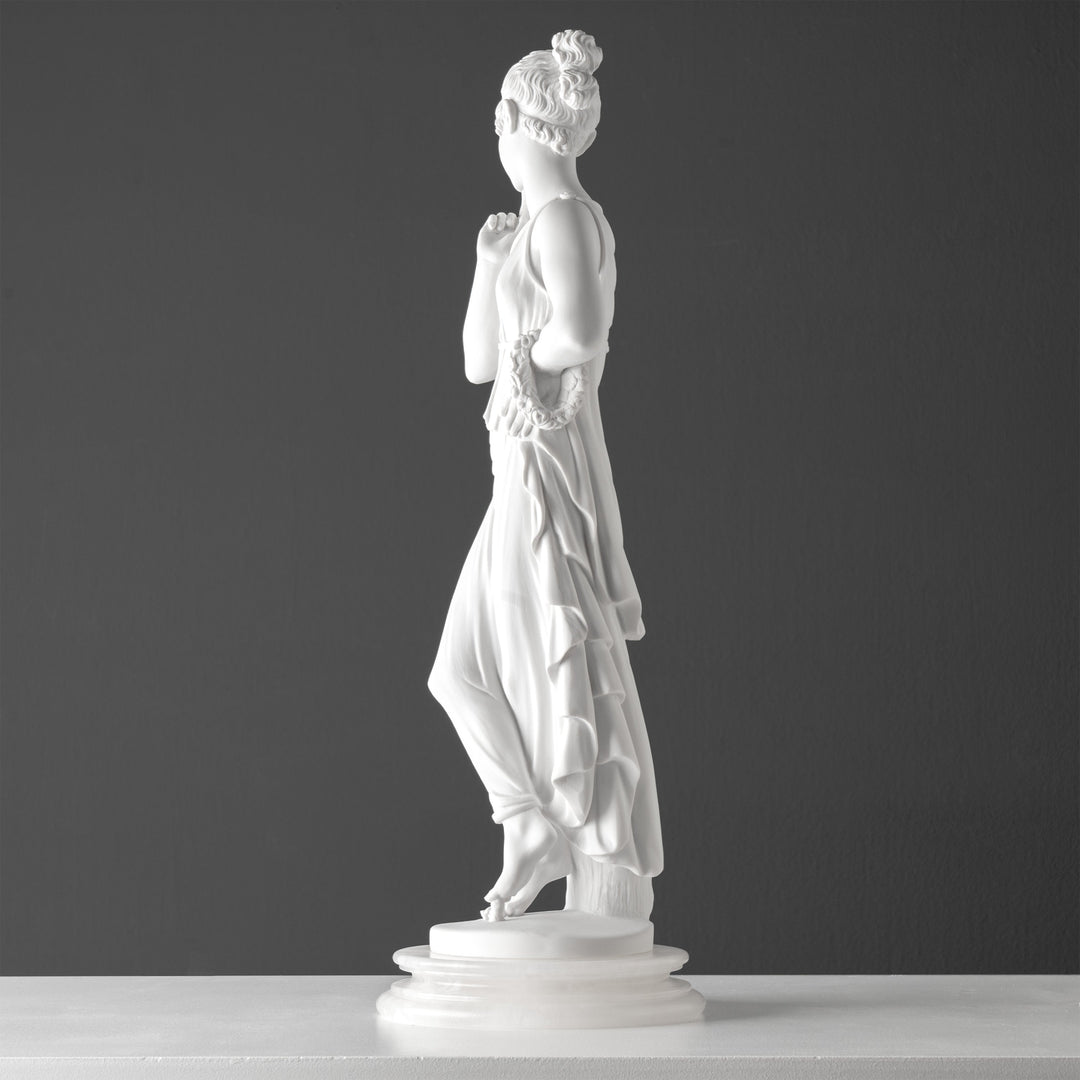 Táncosnő szobra ujjával az állán – Antonio Canovától