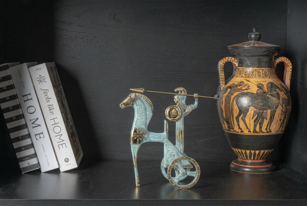 Athéné harci szekéren szobor (Lándzsával és pajzzsal, sárgaréz szobor)