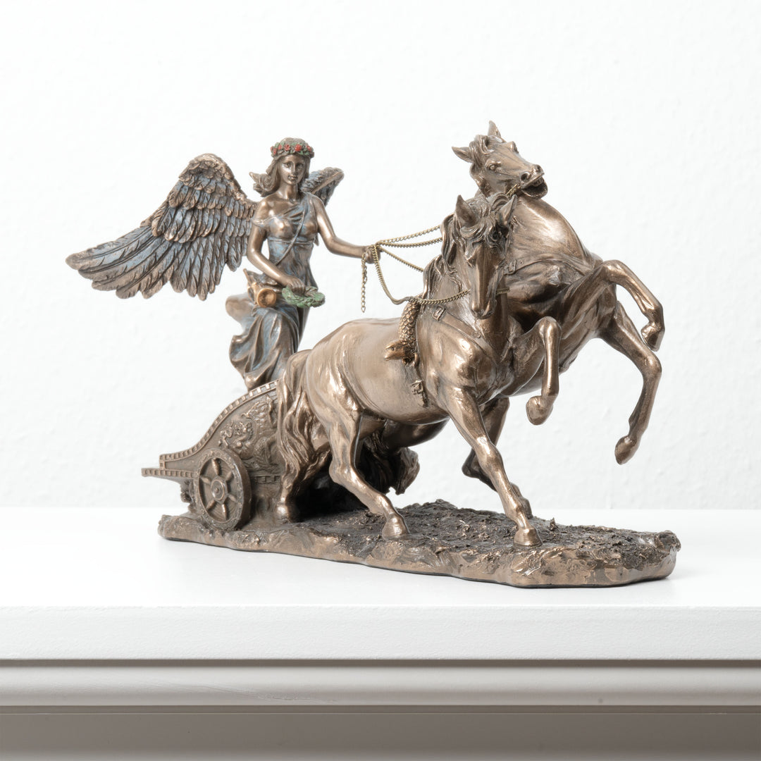 Niké Szobor Diadalszekéren (A győzelem istennője – Hidegen öntött bronz szobor)
