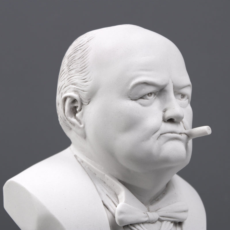 Winston Churchill mellszobor szivarral