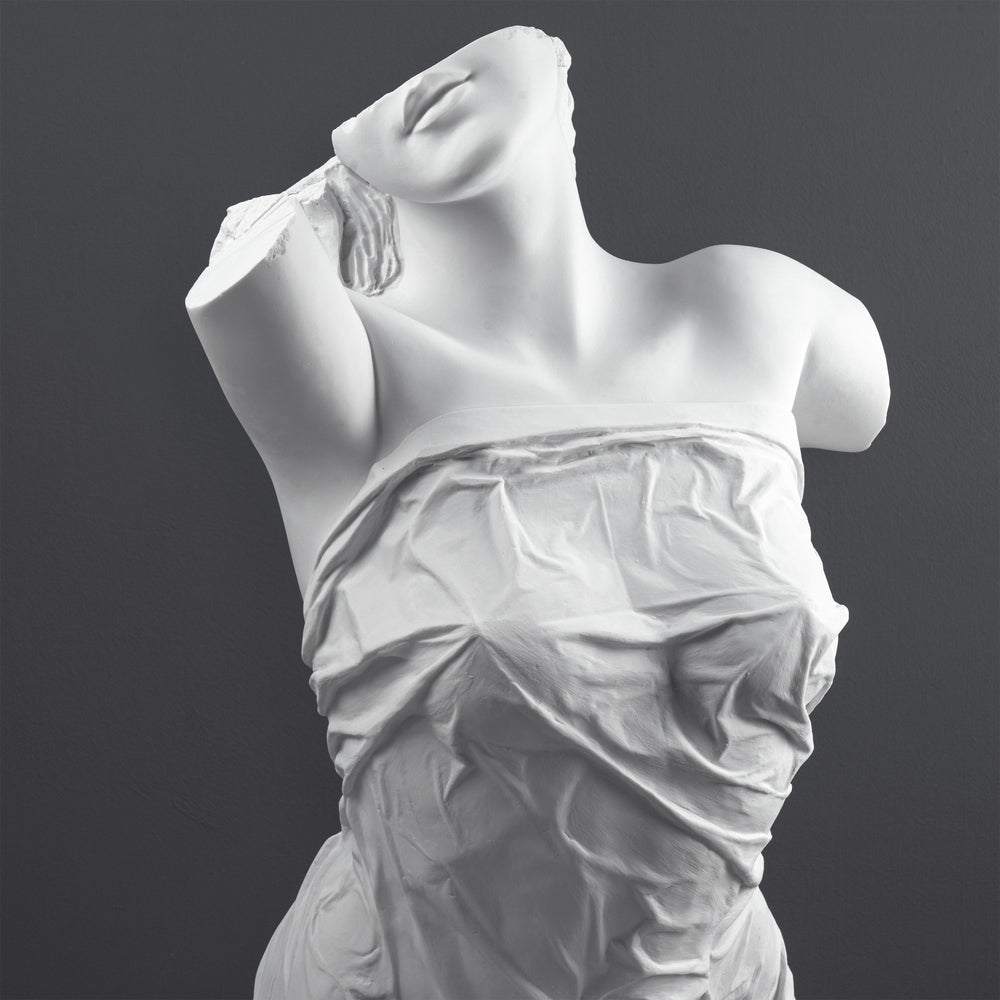 Drapált női torzó szobor (kortárs klasszikus forma)