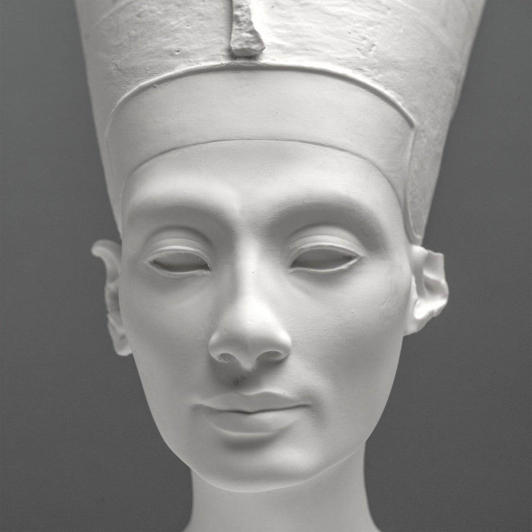 Nefertiti mellszobor – Fehér (Berlin Egyiptomi Múzeum)