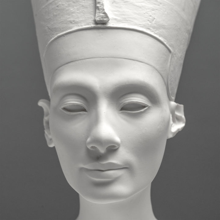 Nefertiti mellszobor – Fehér (Berlin Egyiptomi Múzeum)