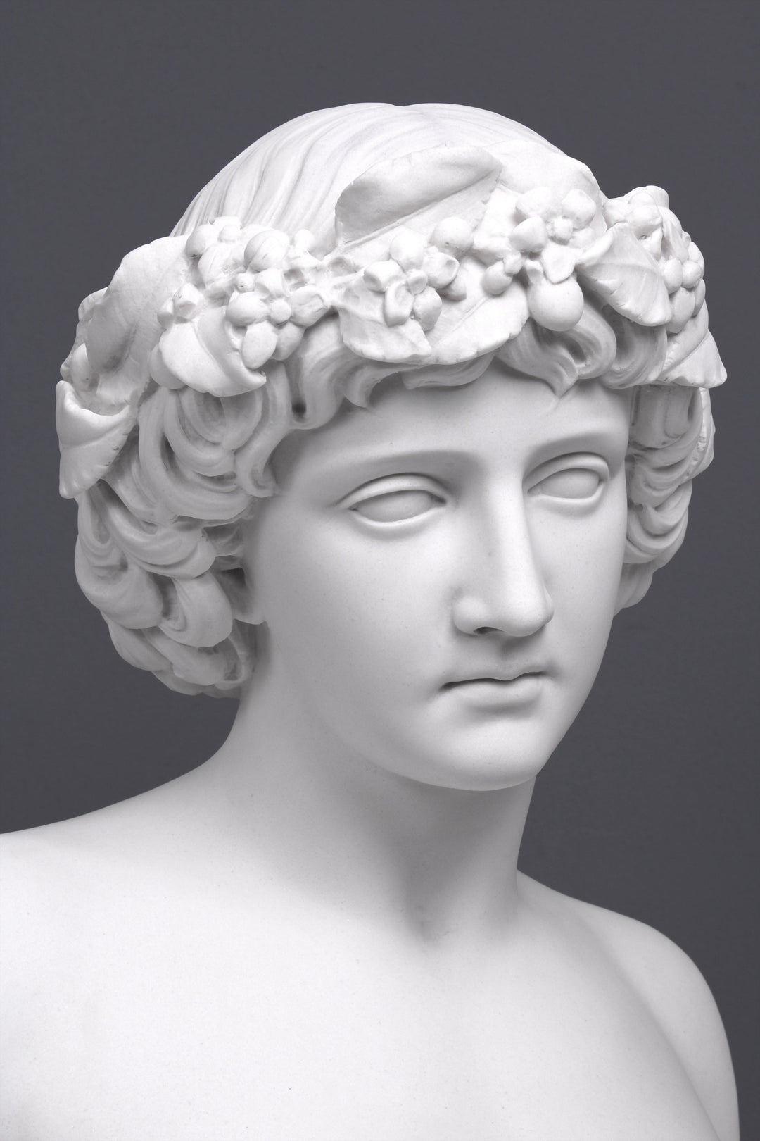 Antinous koszorúval mellszobor