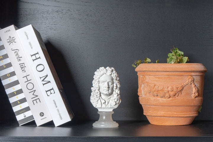 Isaac Newton mellszobor – a klasszikus fizika atyja