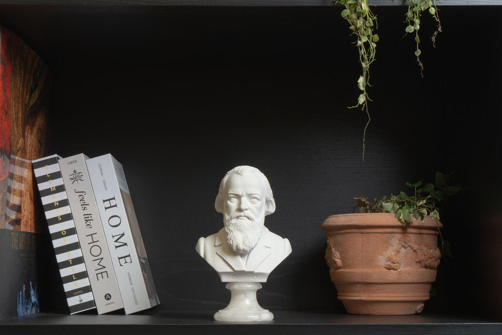 Johannes Brahms mellszobor — a romantikus harmónia mestere