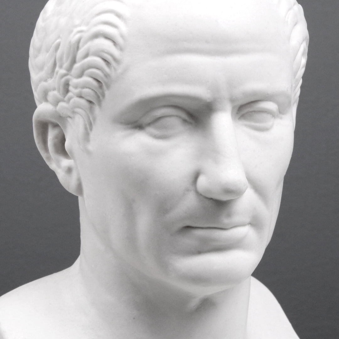 Julius Caesar mellszobor