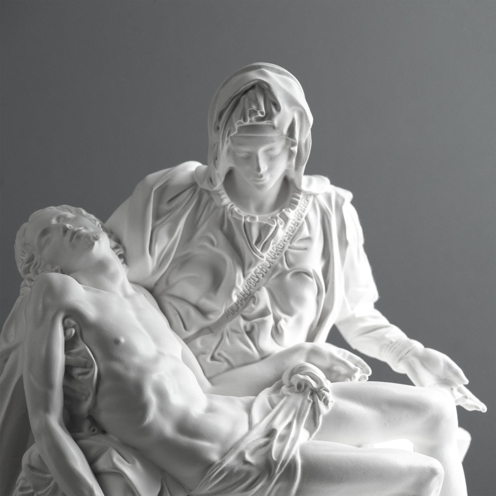 Michelangelo Pietà – Fehér szobor (Vatikáni Múzeum)