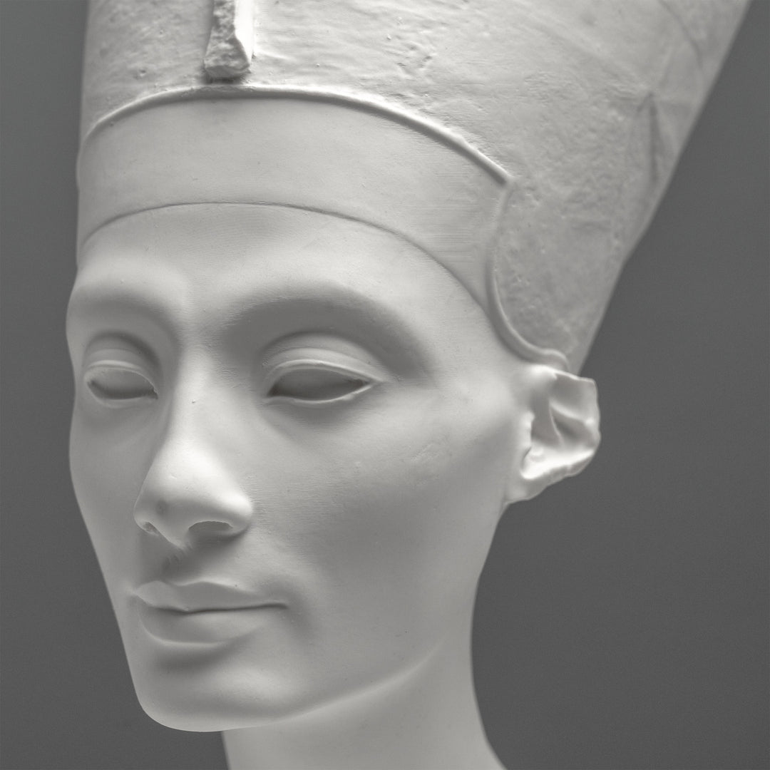 Nefertiti mellszobor – Fehér (Berlin Egyiptomi Múzeum)