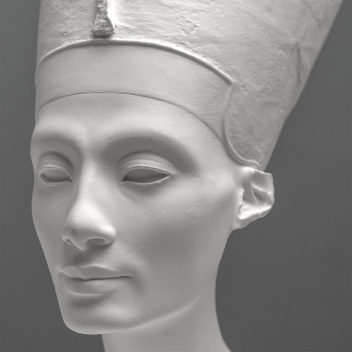 Nefertiti mellszobor – Fehér (Berlin Egyiptomi Múzeum)