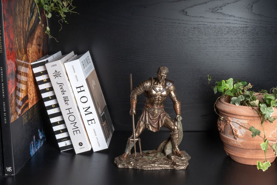 Retiarius gladiátor szobor – A háló és a háromágú szigony mestere (Hidegen öntött bronz szobor)