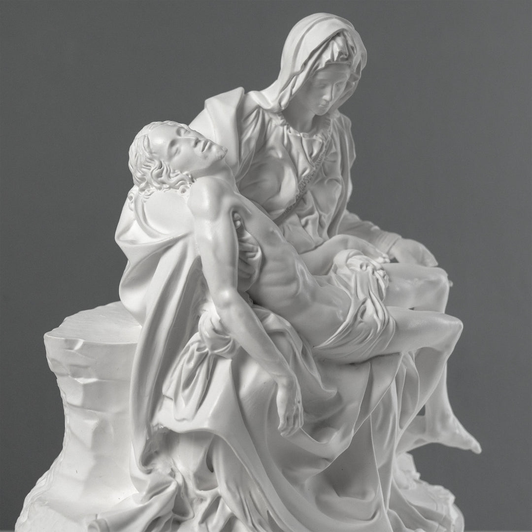 Michelangelo Pietà – Fehér szobor (Vatikáni Múzeum)