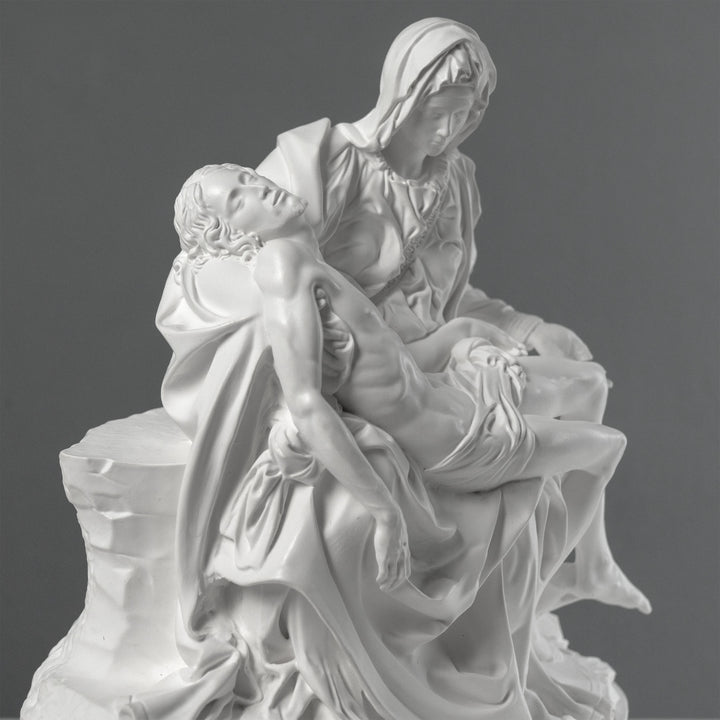 Michelangelo Pietà – Fehér szobor (Vatikáni Múzeum)