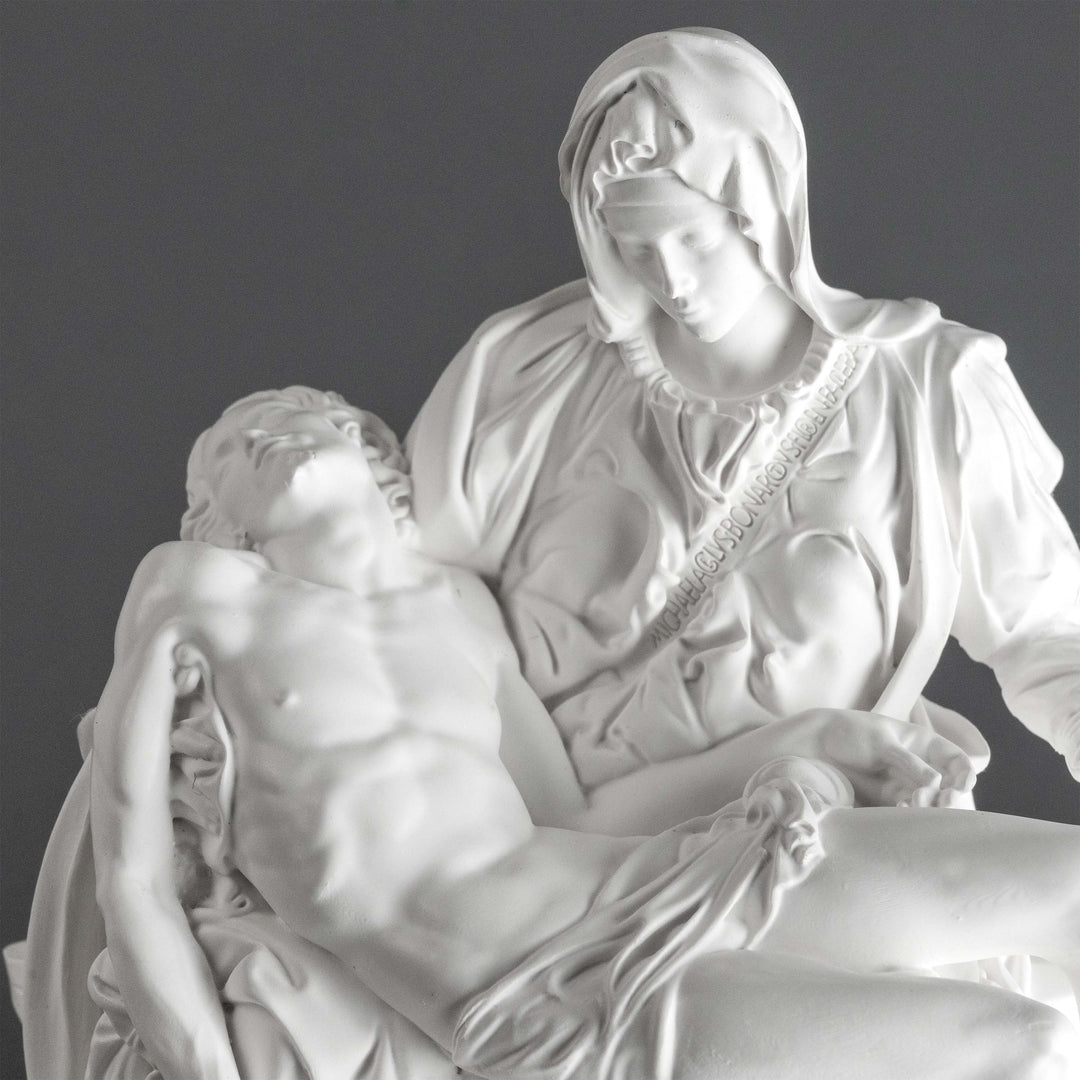 Michelangelo Pietà – Fehér szobor (Vatikáni Múzeum)
