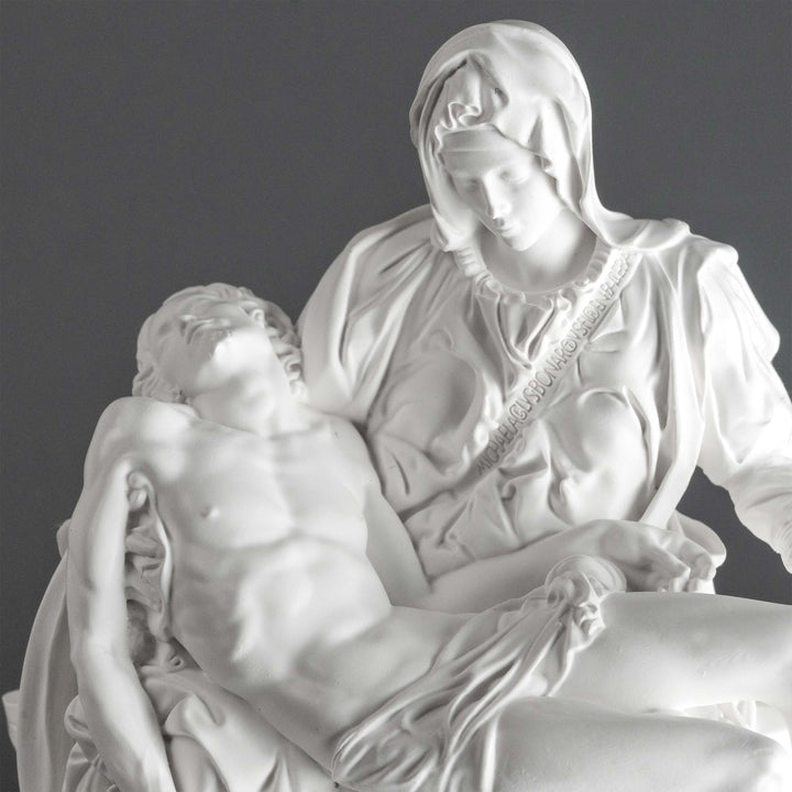 Michelangelo Pietà – Fehér szobor (Vatikáni Múzeum)