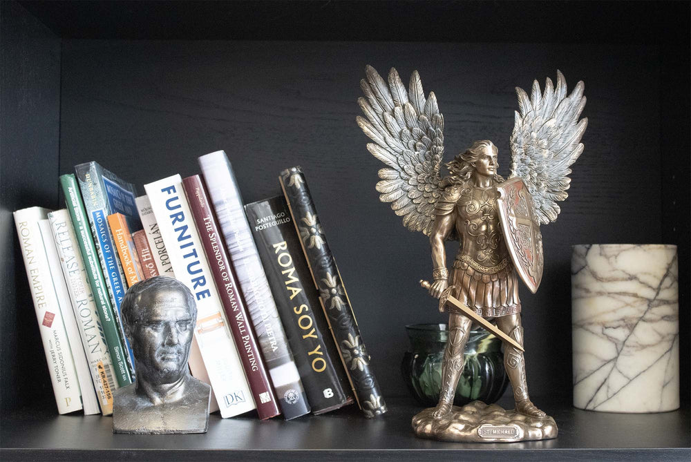 Szent Mihály Arkangyal Szobra – A Mennyek Védelmezője (Hidegen Öntött Bronz)