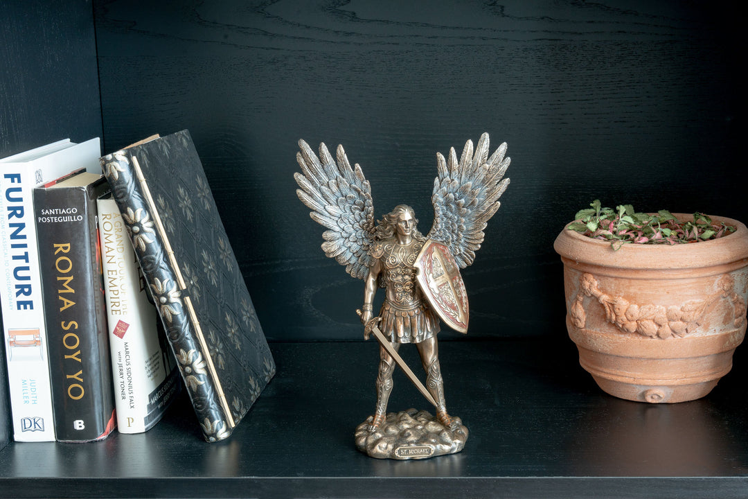 Szent Mihály arkangyal szobra – A mennyek védelmezője (Hidegen öntött bronz, kicsi)