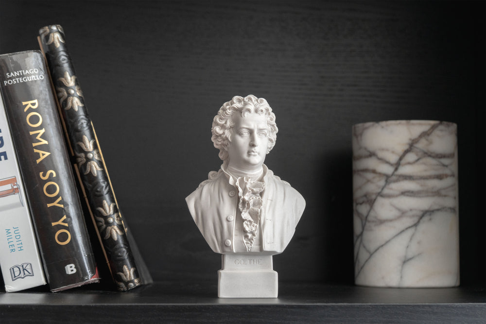 Goethe Mellszobor – Német költő neoklasszicista stílusban