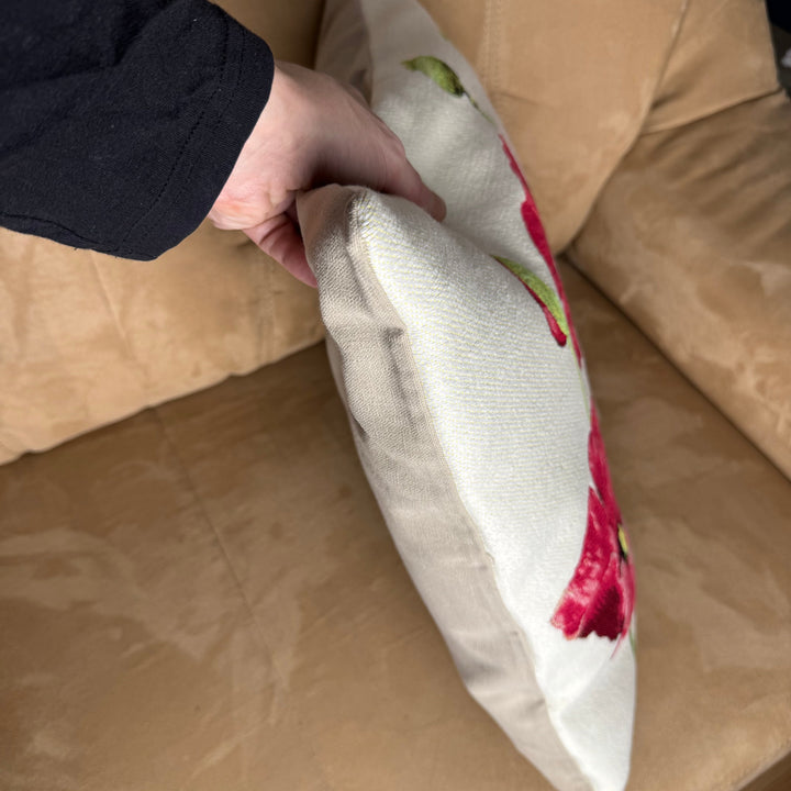 Fehér párnahuzat piros virágokkal, pipacsok (jacquard szövés)