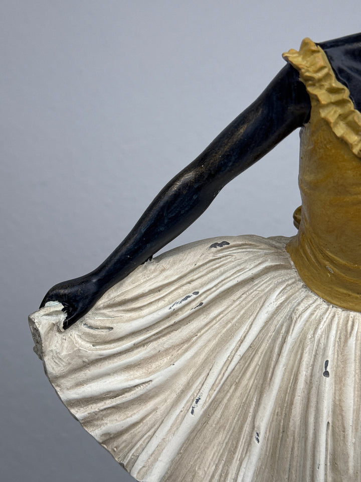 Kecses Balerina Szobor (Degas táncosnő)