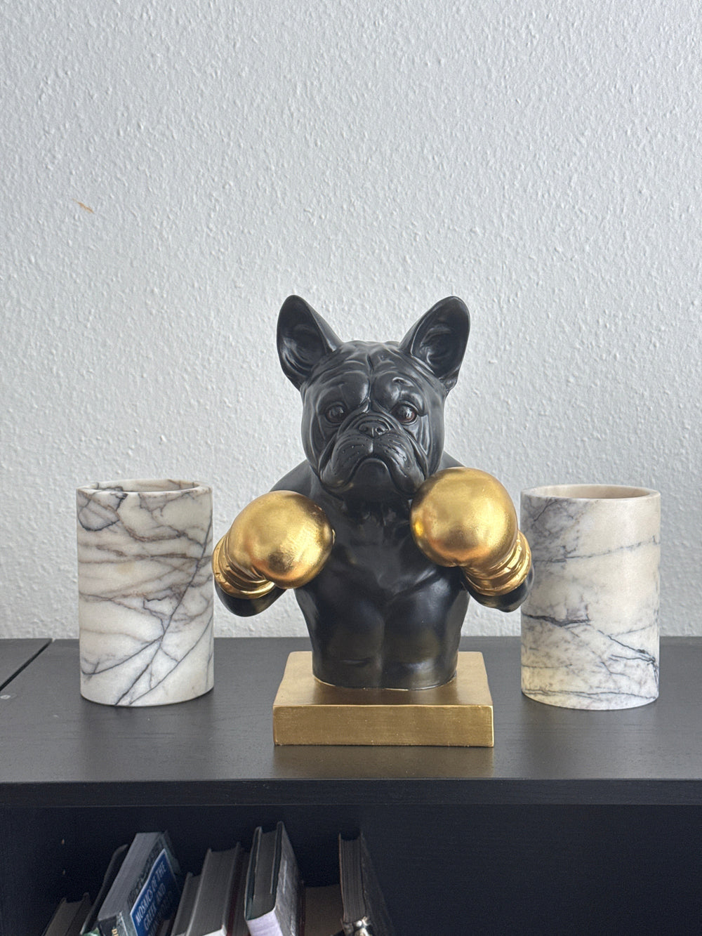 Boxoló Bulldog Szobor (Fekete-Arany Pop Art)
