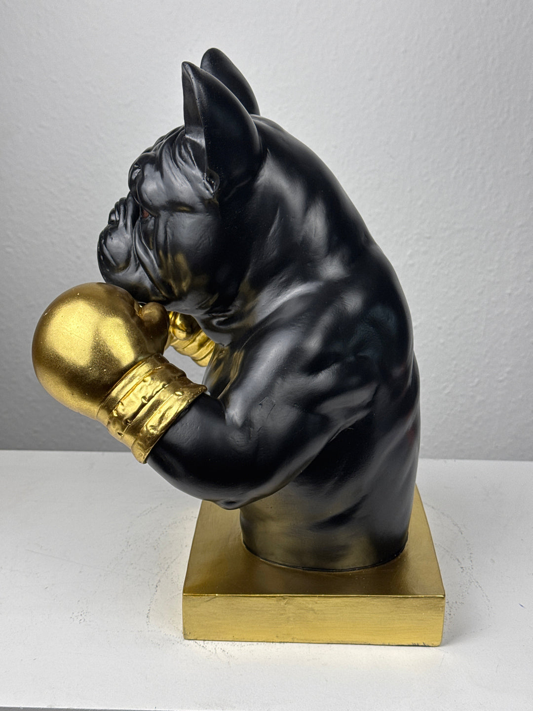 Boxoló Bulldog Szobor (Fekete-Arany Pop Art)