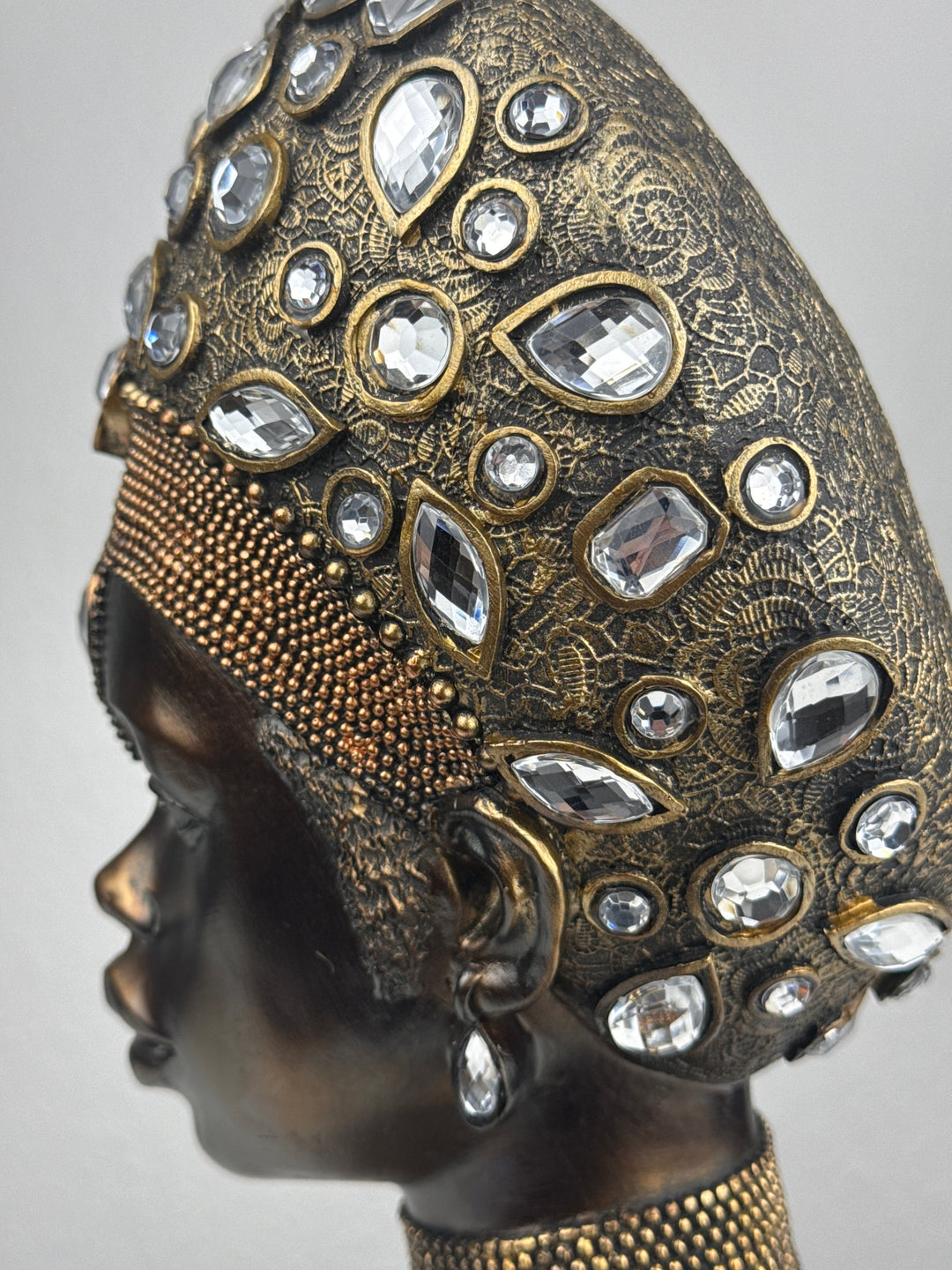Fenséges Afrikai Királynő Mellszobor (Bronz Hatású)