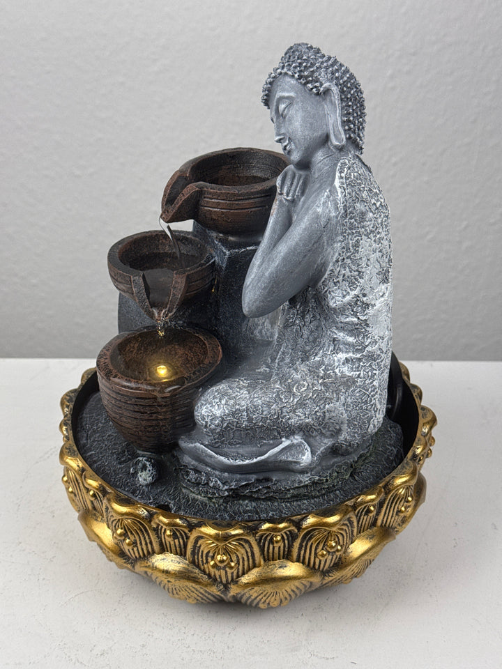 Buddha Beltéri Szökőkút – Zen Nyugalom Fénnyel és Vízzel