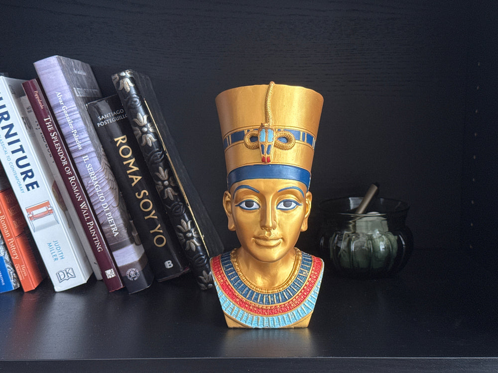 Nefertiti Mellszobor – A Nílus Királynője
